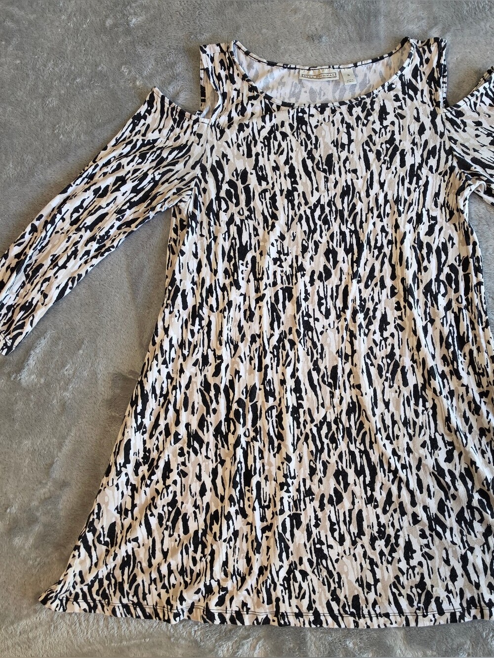 Dana Buchman Black & White Cold-Shoulder Printed Shift Dress - Picture 3 of 7